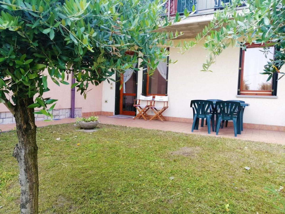 Iseolakerental - Appartamento Chiara Riva di Solto Exterior photo